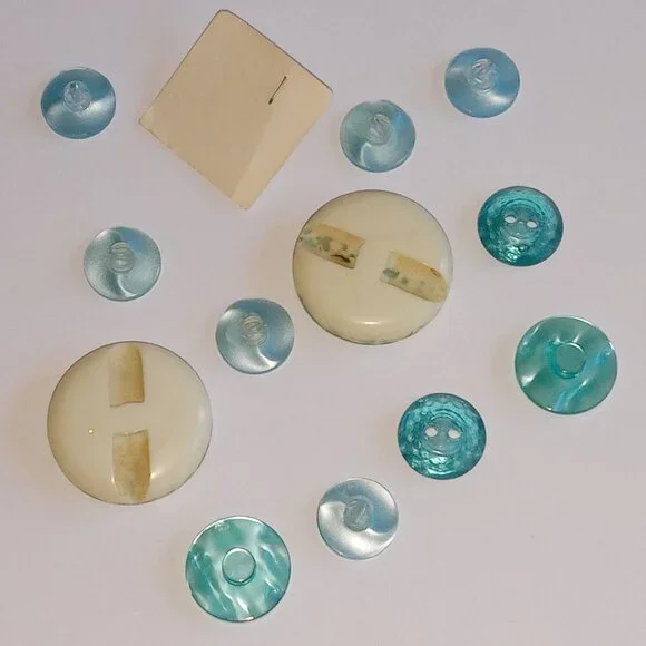 13 Retro Blue Vintage Buttons - Picture 5 of 12